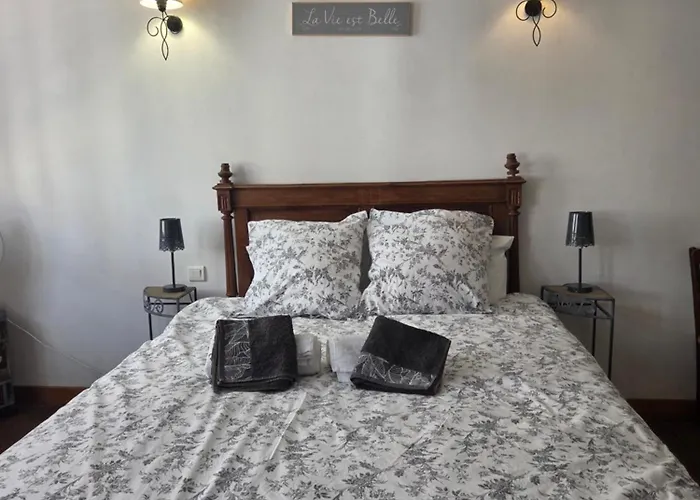 De La Sauvetat Дом отдыха *